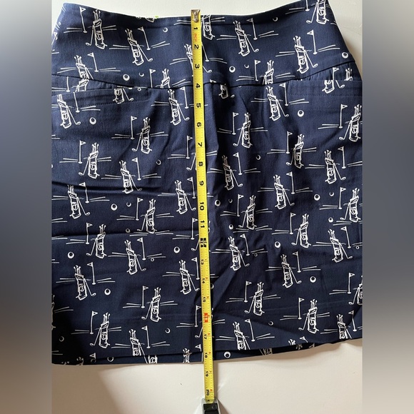 WOMENS SWING CONTROL SKORT with Golf graphics, size 4 -navy & white pockets - Picture 6 of 6